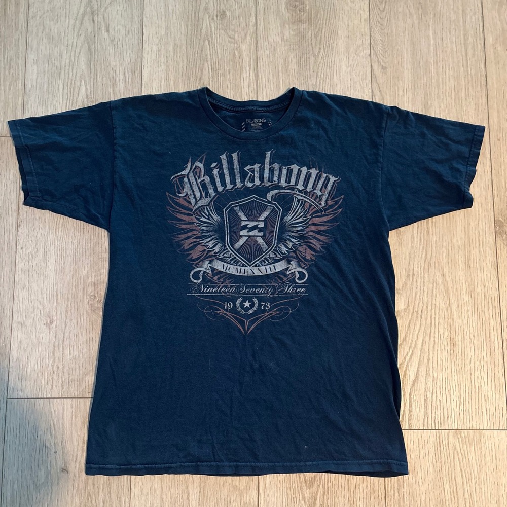 Vintage Y2K Billabong T-shirt With Insane Graphic Size Large